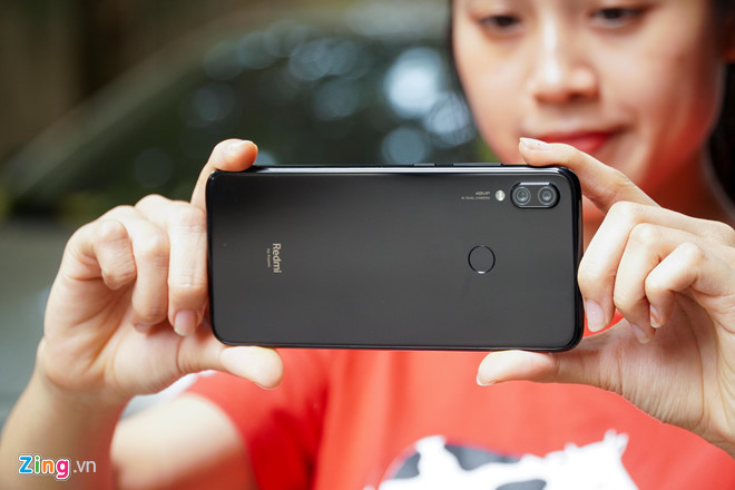 So với Redmi Note 7 bản thường, máy được nâng cấp với bộ xử lý Qualcomm Snapdragon 675, RAM tùy chọn 4/6 GB tương ứng với bộ nhớ trong 64/128 GB. Theo một số nguồn tin, điểm hiệu năng của con chip này mạnh hơn cả chip 710. Viên pin có dung lượng 4.000 mAh, hỗ trợ sạc nhanh Quick Charge 4 qua cổng USB-C.