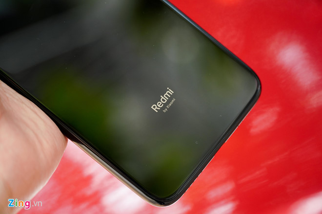 Redmi Note 7 Pro được chạy trên nền tảng Android 9 Pie, tùy biến theo giao diện MIUI 10 đặc trưng của Xiaomi. Máy được xách tay về từ thị trường Trung Quốc nên chưa hỗ trợ ngôn ngữ tiếng Việt.