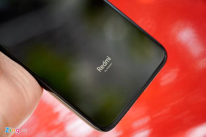 Redmi Note 7 Pro được chạy trên nền tảng Android 9 Pie, tùy biến theo giao diện MIUI 10 đặc trưng của Xiaomi. Máy được xách tay về từ thị trường Trung Quốc nên chưa hỗ trợ ngôn ngữ tiếng Việt.