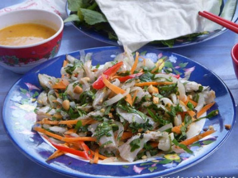 Gỏi cá mai Ninh Chữ: Gỏi cá mai cũng là món ăn Ninh Thuận mà du khách không nên bỏ lỡ. Gỏi cá mai ở Ninh Thuận được làm được rất kỳ công: Cá mai được làm sạch, rút xương, rửa bằng dấm cho cá chín tái rồi để ráo và cho vào trộn gỏi.