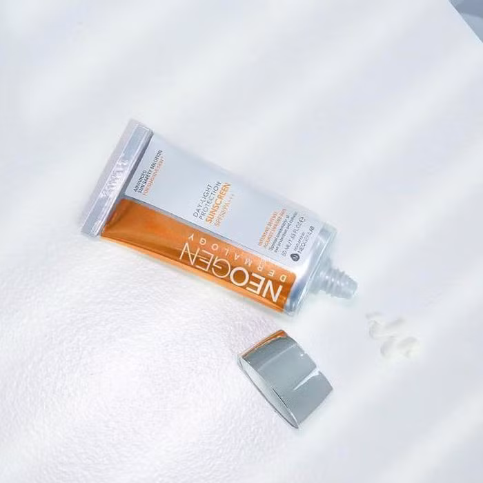 Top kem chống nắng chống được nắng cực hiệu quả mà bác sĩ tin dùng - Hình 8 Top kem chong nang chong duoc nang cuc hieu qua ma bac si tin dung-Hinh-8