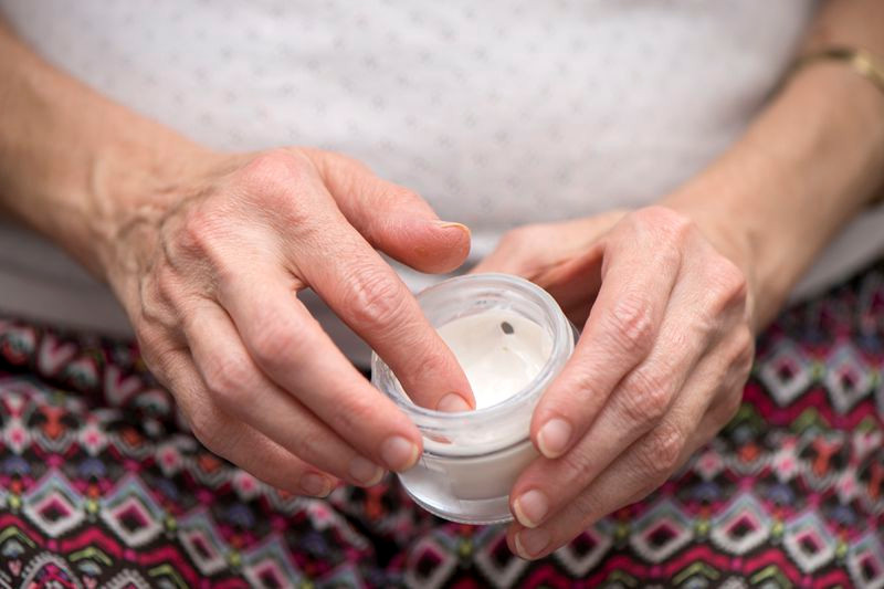 Kinh hoang kem trang da Pond's chua thuy ngan khien nguoi dung hon me-Hinh-2