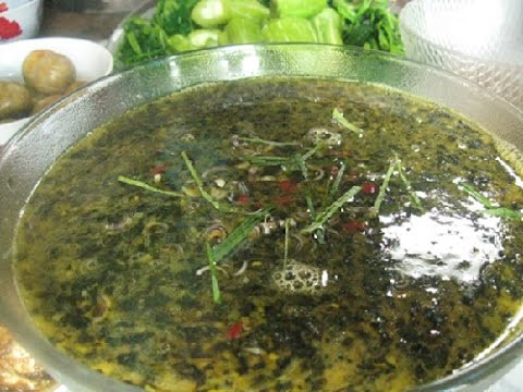 Cảm giác đầu tiên là vị đắng ngắt, sau đó là vị cay xè của ớt và dư vị đậm đà của các loại thịt hòa lẫn, cùng mùi vị đặc trưng của thú rừng. Canh đắng có thể giúp thải chất độc trong cơ thể. Món canh đắng còn rất kén người thưởng thức. Nhiều người còn nhắm mắt, rùng mình vì chưa từng ăn món nào đắng đến thế. Ảnh: Internet.