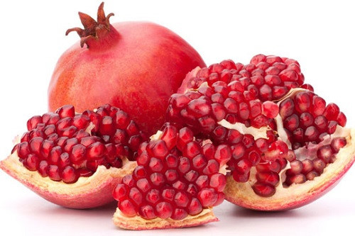 Lựu giúp phổi tránh khỏi sự phát triển ung thư. Nó giàu chất chống oxy hóa giúp loại bỏ độc tố và tăng cường máu tới phổi.