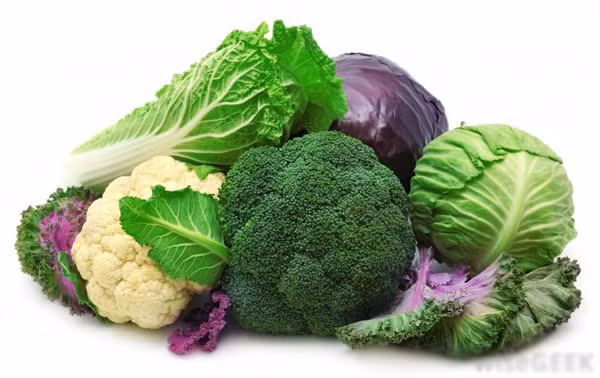 Các loại rau họ cải: Những loại rau này gồm cải bắp, súp lơ xanh, su hào. Chúng chứa nhiều chất chống oxy hóa, giúp loại bỏ tất cả các loại độc tố và giải độc phổi. 