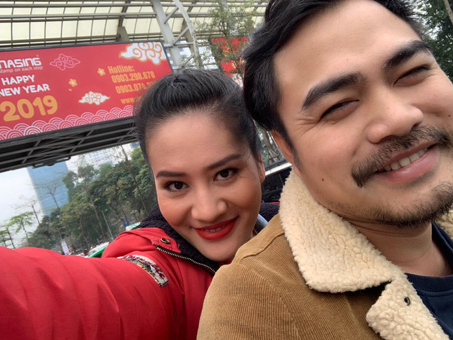 Một nhân vật khác cũng bị "ném đá" gay gắt không kém Liễu, chính là Xinh (Minh Cúc thủ vai). Xinh được xem là "tình địch" của Huệ, cô nhiều lần dụ dỗ, đong đưa với Khải (chồng Huệ).