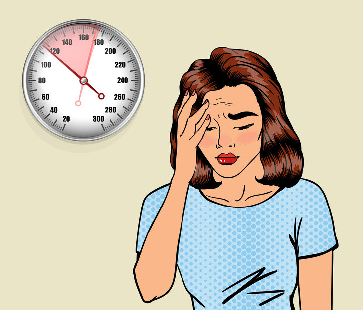 Ổn định huyết áp: Hãy thêm tỏi vào chế độ ăn của mình nếu bạn bị huyết áp cao. Tỏi giúp giãn mạch máu và giảm áp lực lên động mạch. Các cơn đau đầu, cũng như áp lực lên tim, sẽ biến mất cùng với huyết áp cao. Để điều trị tăng huyết áp, một người nên ăn 4 nhánh tỏi mỗi ngày.