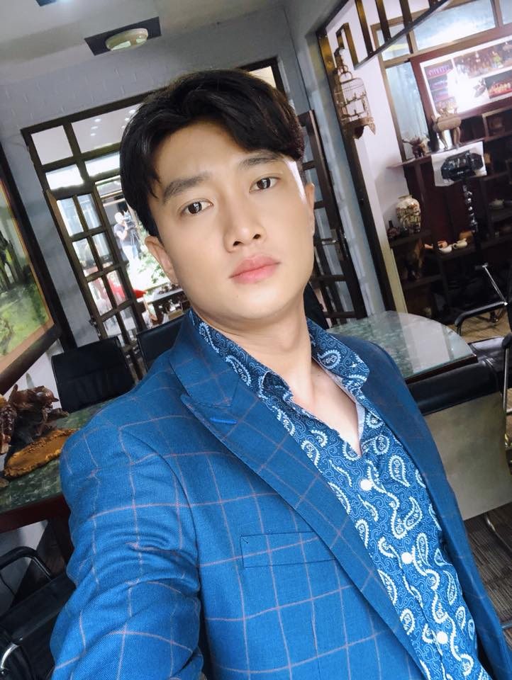 Trong phim, Vũ là một chàng công tử nhà giàu đào hoa, sát gái. Anh có phong cách thời trang vừa lịch lãm vừa lãng tử.