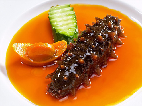 Canh hải sâm: Quan Lạn là vùng có rất nhiều hải sâm sinh sống và người dân đã khai thác hải sâm để chế biến thành một món ăn đặc sản tại Quan Lạn.