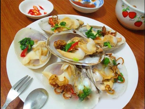Những con ngao, tu hài, sò dương,... tươi ngon được đánh bắt từ biển được kết hợp một cách khéo léo cùng với mỡ hành đã tạo nên một món ăn vô cùng hấp dẫn mang hương vị của biển.