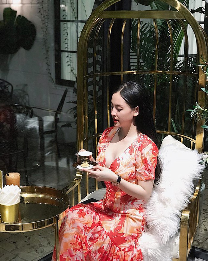 Không chỉ sinh đẹp, cô em gái 19 tuổi này còn sở hữu phong cách thời trang quyến rũ, sang chảnh.