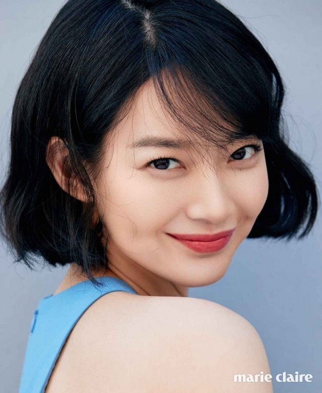 Ở tuổi 35, Shin Min Ah vẫn được người hâm mộ gọi là "nàng hồ ly" vì nhan sắc không hề già đi. Mới đây, cô còn cắt tóc ngắn để thay đổi hình tượng. 