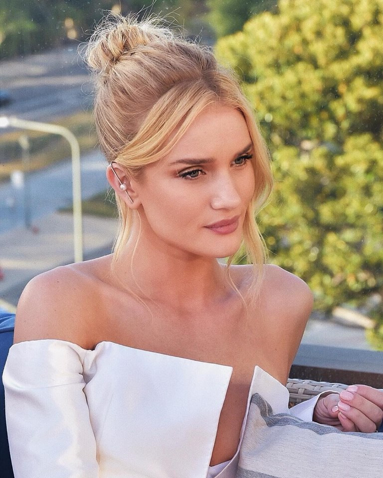 Để có được vóc dáng ngọc ngà và làn da không tì vết ở độ tuổi này, thiên thần nội y chia sẻ cô áp dụng chế độ ăn kiêng do một bác sĩ có tên Nigma Talib tư vấn.