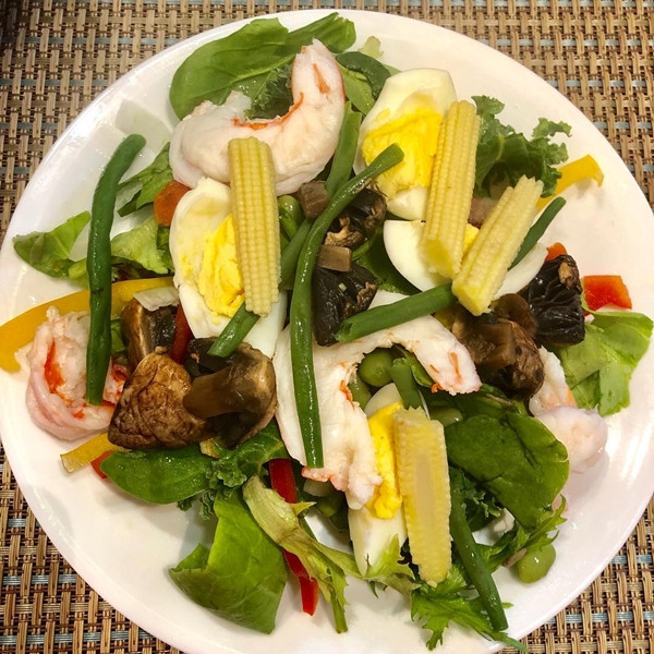 Ngoài việc uống nhiều nước, mỹ nhân xứ Đài còn chú trọng tới những thực phẩm mình ăn hàng ngày. Cô luôn tìm đến những thực đơn chứa nhiều rau xanh để giúp cơ thể hấp thu đủ các chất xơ cần thiết.