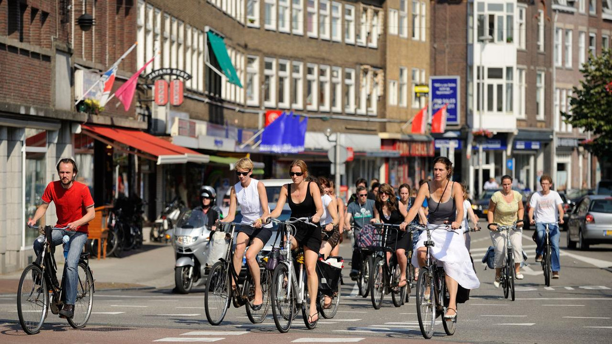 Lối sống lạc quan, tích cực, quan tâm đến sức khỏe và gắn kết gia đình giúp người Hà Lan sống hạnh phúc. Lối sống này cũng giúp thể lực người Hà Lan tốt hơn.