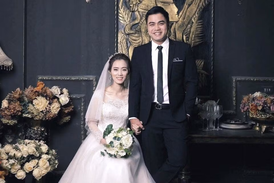 Trọng Hùng có cô vợ hết sức xinh xắn.