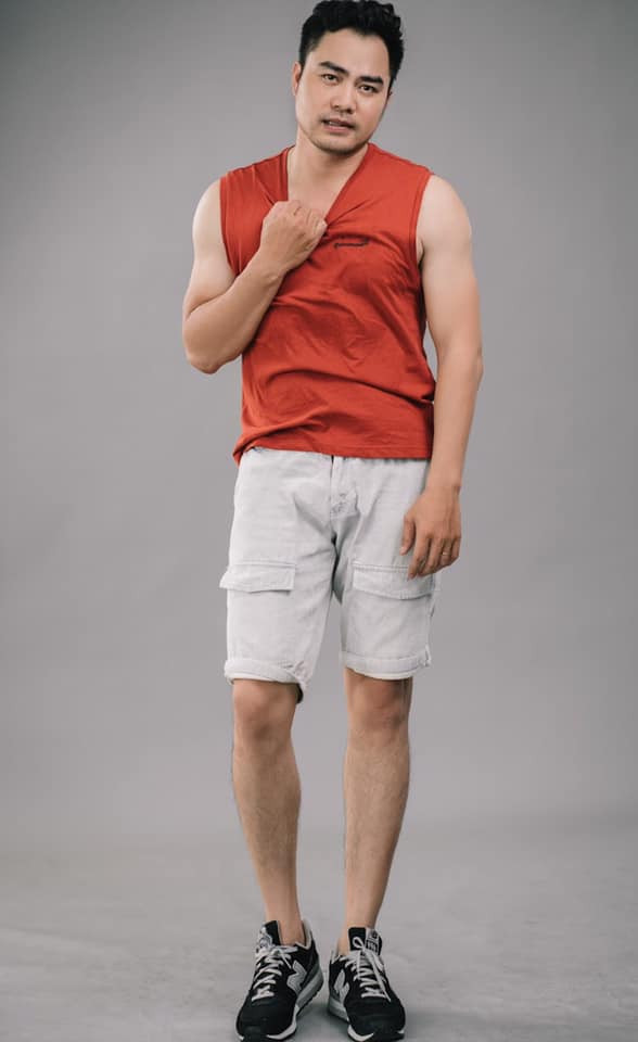 Trọng Hùng diện trang phục thể thao rất khỏe khoắn. Ảnh: FBNV.