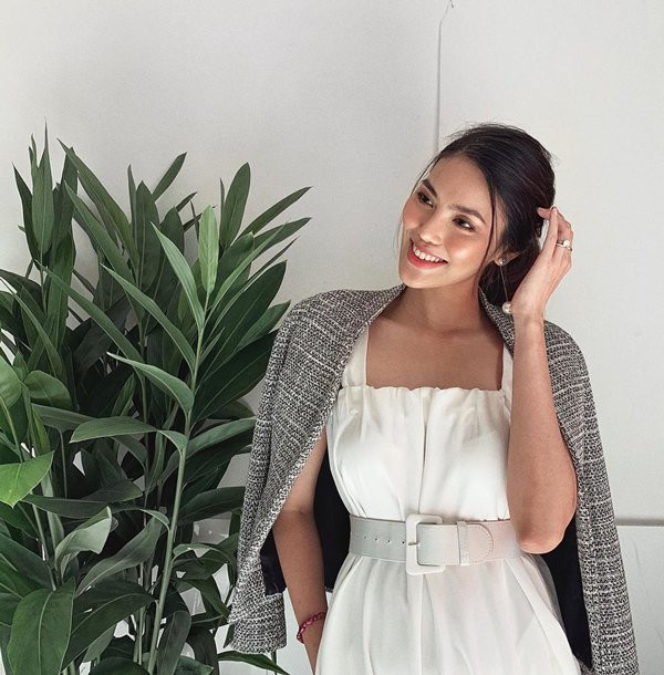 Người mẫu có mắt thẩm mỹ, gu ăn mặc đẳng cấp nên luôn biết cách lựa chọn trang phục để trở thành "bà bầu xinh đẹp nhất".