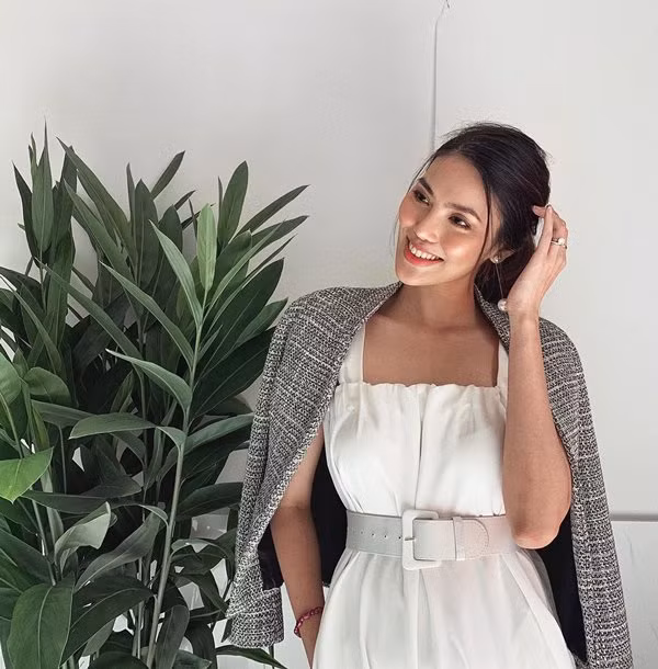 Người mẫu có mắt thẩm mỹ, gu ăn mặc đẳng cấp nên luôn biết cách lựa chọn trang phục để trở thành "bà bầu xinh đẹp nhất".