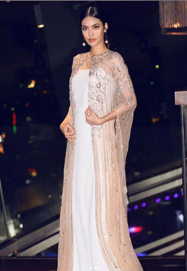 Nhan sắc và phong cách thời trang bà bầu của Lan Khuê chứng tỏ một điều chỉ cần chăm chút cho bản thân dù là con gái hay mẹ bầu vẫn xinh tươi.