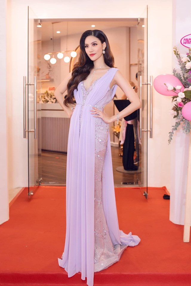 Người đẹp này vẫn giữ vững phong độ thời trang ấn tượng ở tháng thứ 6 của thai kỳ.