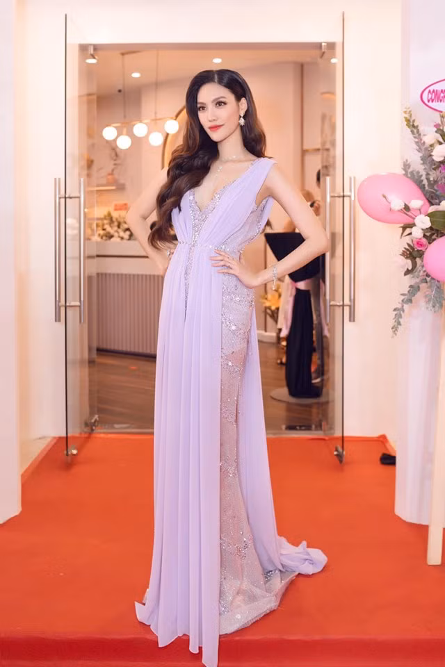 Người đẹp này vẫn giữ vững phong độ thời trang ấn tượng ở tháng thứ 6 của thai kỳ.