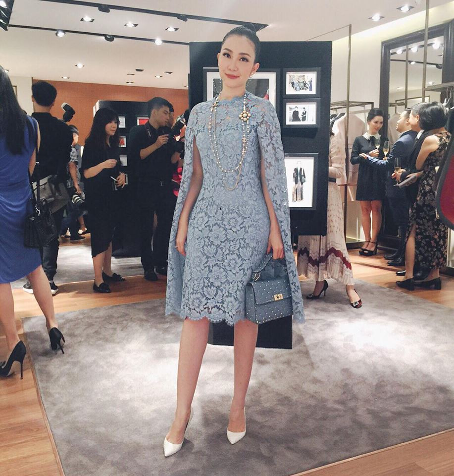 Nét đẹp cổ điển của Linh Nga trong bộ đầm ren khiến bao quan khách phải ngẩn ngơ.