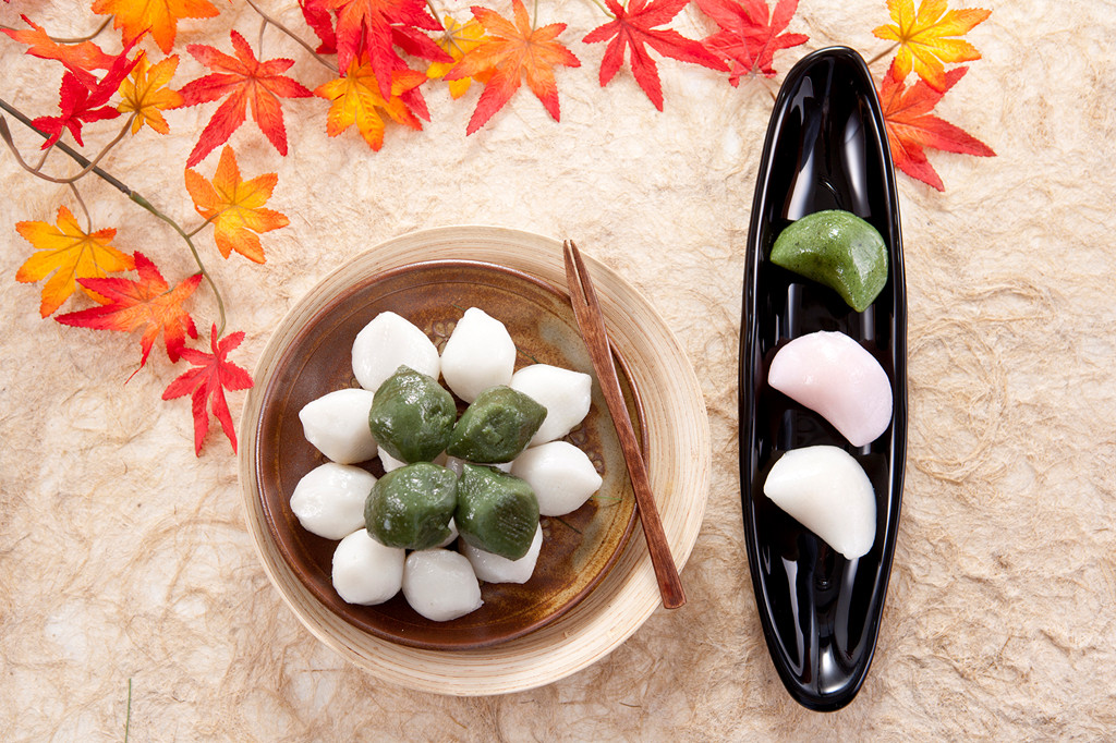 Người Hàn Quốc tin rằng "trăng khuyết rồi lại tròn" là biểu tượng của sự may mắn, sinh sôi nảy nở nên món bánh này mới có hình bán nguyệt đặc trưng đó.