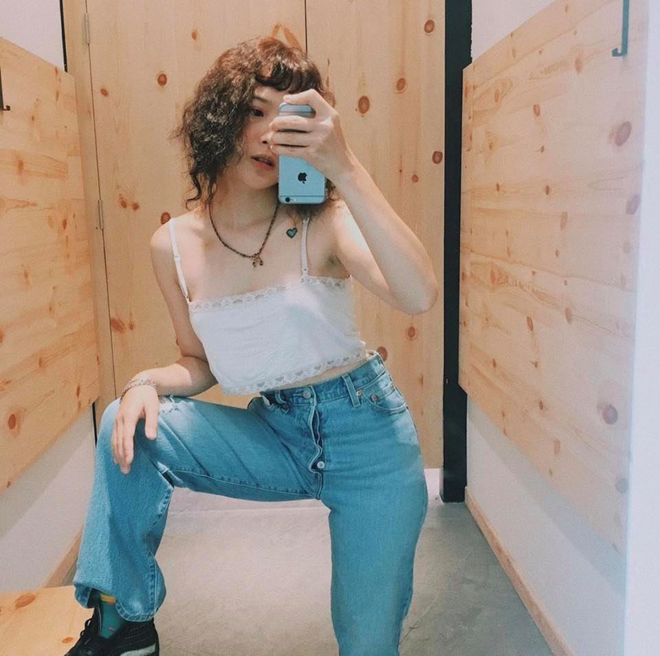 Ít ai biết rằng, Lê Na chỉ sở hữu chiều cao “khiêm tốn” 1m56 nhưng cô nàng lại có phong cách thời trang vô cùng đa dạng và cá tính, chẳng hề thua kém bất kỳ stylist nào.