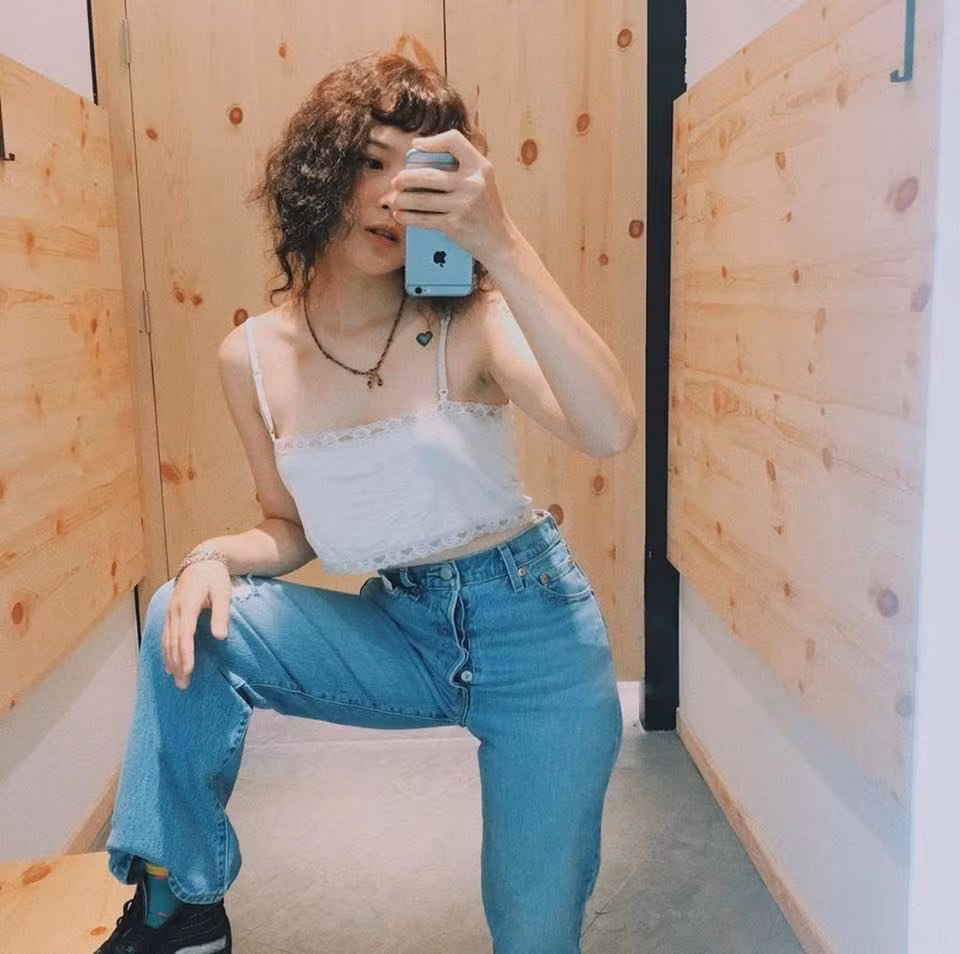 Ít ai biết rằng, Lê Na chỉ sở hữu chiều cao “khiêm tốn” 1m56 nhưng cô nàng lại có phong cách thời trang vô cùng đa dạng và cá tính, chẳng hề thua kém bất kỳ stylist nào.