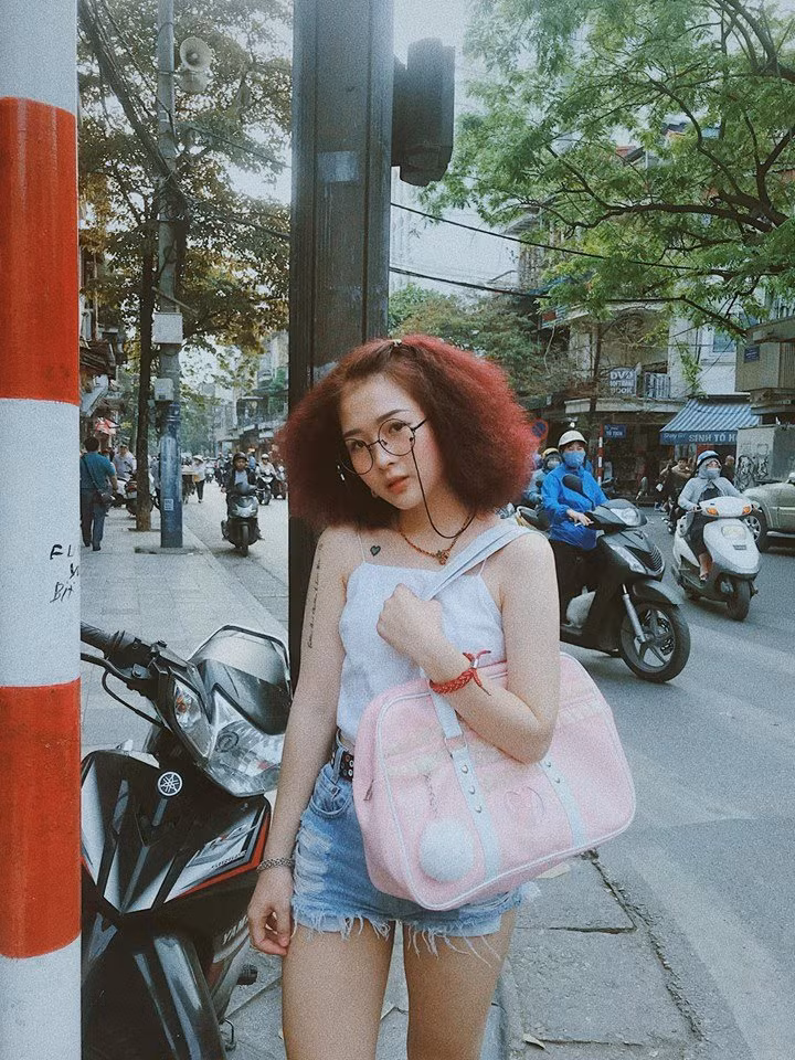 Không chỉ xinh đẹp, có gu thời trang cực “chất”, Lê Na còn sở hữu giọng hát ngọt ngào làm “đốn tim” cộng đồng mạng.