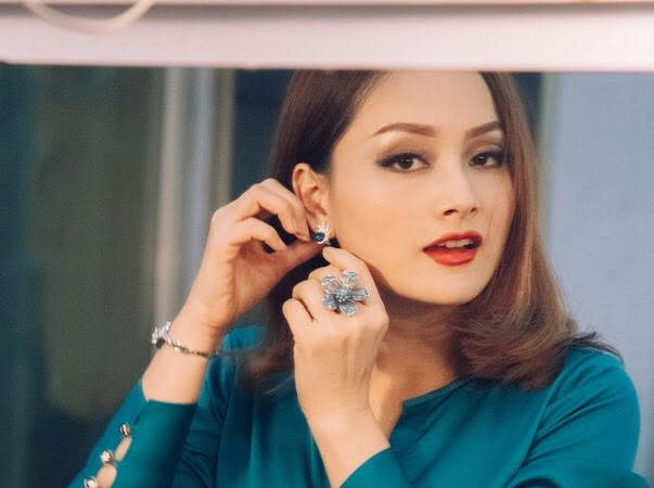 Dù đã 36 tuổi nhưng diễn viên Lan Phương vẫn được khen trẻ đẹp bởi phong cách ăn mặc trẻ trung, điệu đà và hiện đại.