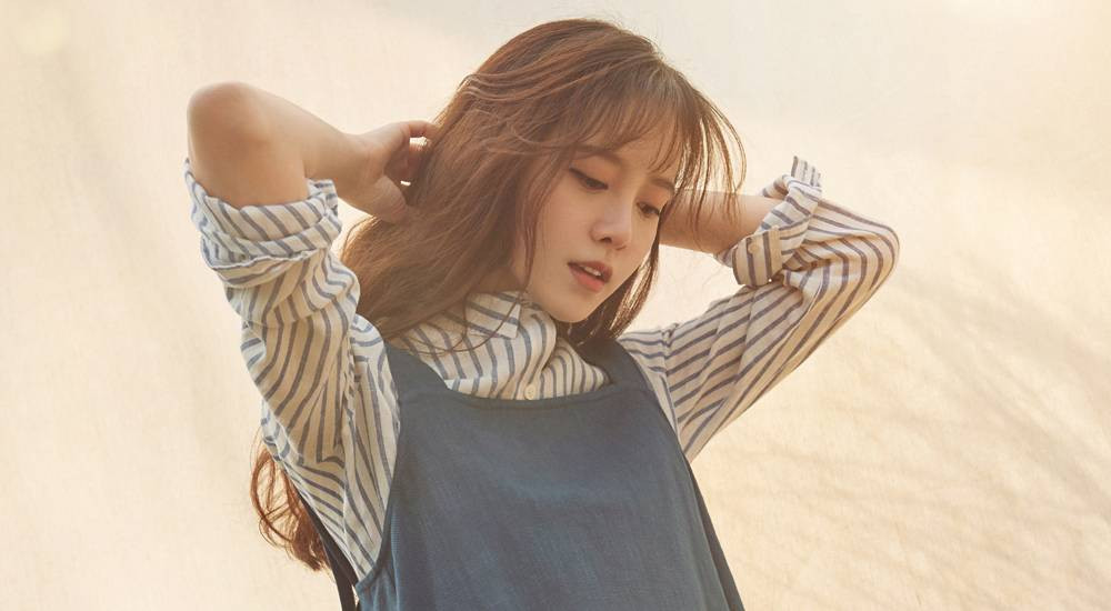 Dù ở độ tuổi U40 nhưng trông Goo Hye Sun không khác gì cô nữ sinh hồn nhiên, trong sáng. Gu thời trang trẻ trung của cô khiến không ít người làm tưởng cô mới ngoài đôi mươi.