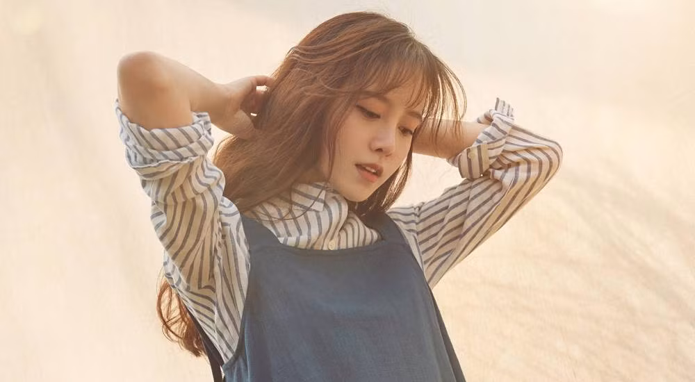 Dù ở độ tuổi U40 nhưng trông Goo Hye Sun không khác gì cô nữ sinh hồn nhiên, trong sáng. Gu thời trang trẻ trung của cô khiến không ít người làm tưởng cô mới ngoài đôi mươi.