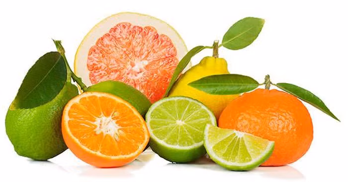 Những loại trái cây giàu chất chống oxy hóa như cam, đu đủ, quả việt quất, anh đào, quả mâm xôi và bơ tốt cho người bị gan nhiễm mỡ. Bơ có thể giúp bảo vệ gan vì nó có chứa các chất có thể làm chậm tổn thương gan.