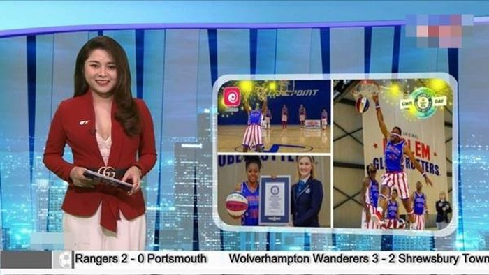 Nữ biên tập viên được nhắc đến là Nguyễn Diệu Linh của kênh thể thao Bóng đá TV. MC Nguyễn Diệu Linh diện áo vest hồng, bên trong là chiếc áo ren sexy khoe vòng 1 căng tràn.