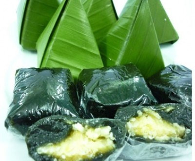 Bánh ít lá gai: Nguyên liệu chủ yếu là lá gai, đậu xanh, lá chuối. Bánh ít dùng trước hết để thờ cúng tiên tổ trong những ngày lễ tết, huý kỵ. Ảnh: Internet.