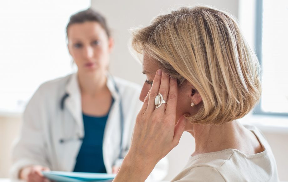 Do táo bón: Đây là một trong những nguyên nhân gây bệnh UTI mà nhiều người không biết. Khi táo bón, phân không thể đi ra dễ dàng, người bệnh thường căng cơ trực tràng để đẩy phân ra ngoài. Khi có nhiều áp lực lên các cơ trực tràng, bàng quang cũng có thể bị viêm và nhiễm trùng gây ra bệnh UTI.