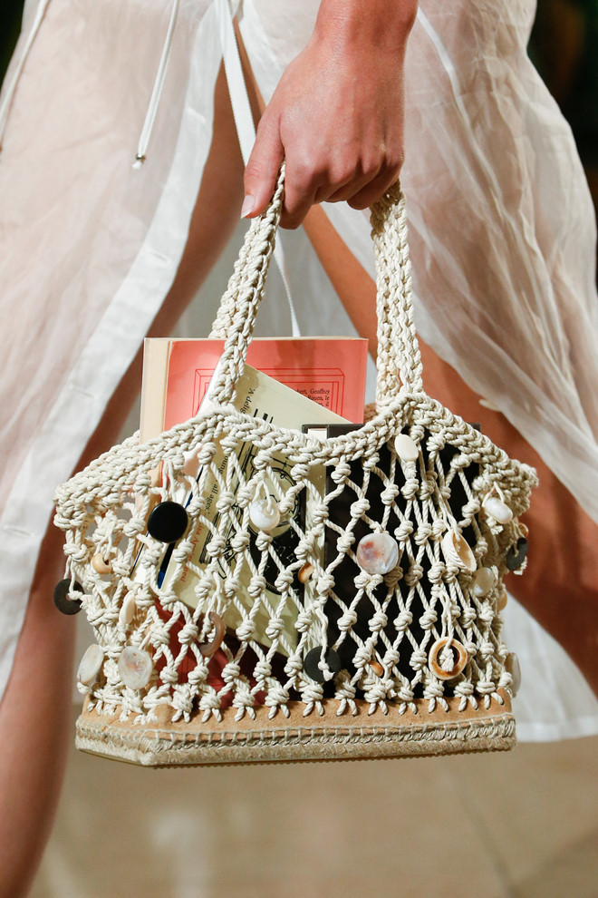 Túi xách đan móc: Năm sau sẽ là khoảng thời gian lên ngôi của mẫu túi xách đan móc theo hình zic-zac hay những đoá hoa màu sắc.