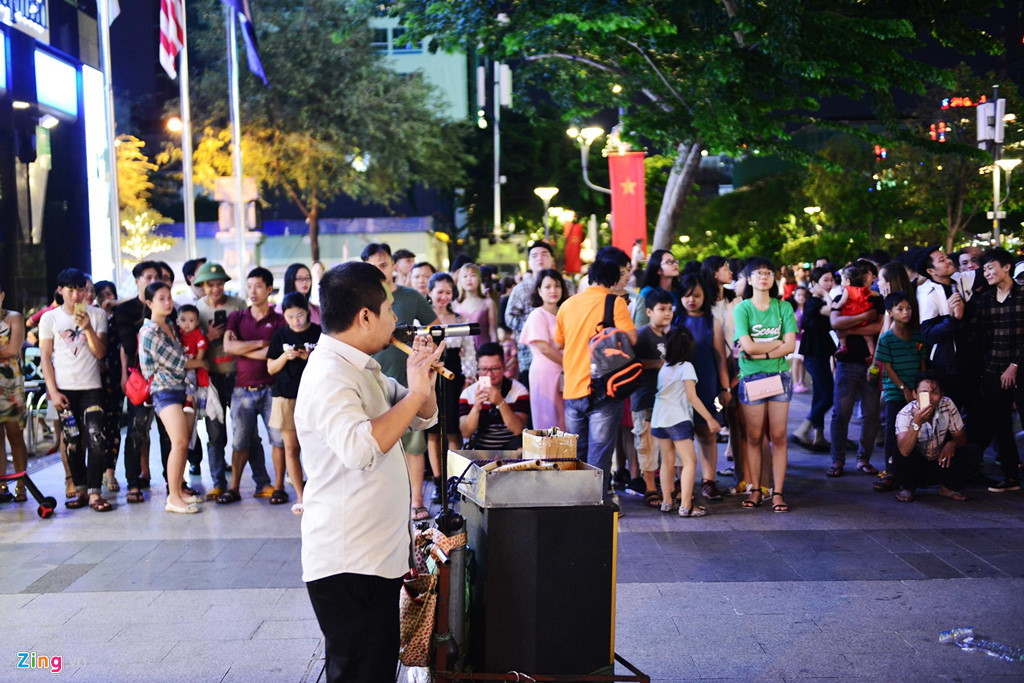 Pho di bo Nguyen Hue dong duc nguoi choi le 2/9-Hinh-11