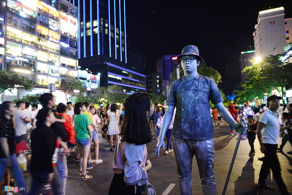 Pho di bo Nguyen Hue dong duc nguoi choi le 2/9-Hinh-12