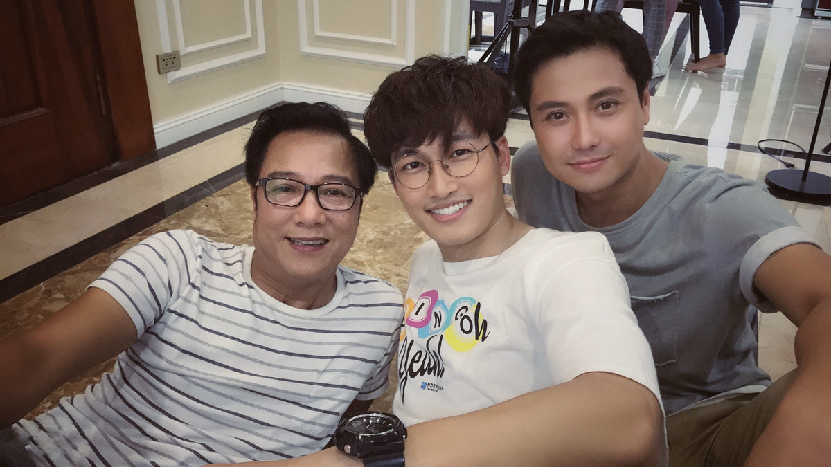 Trong phim “Nàng dâu order”, nhân vật Long có cách ăn mặc đầy bụi bặm, cá tính của một nam sinh nhiều chiêu trò tinh quái.