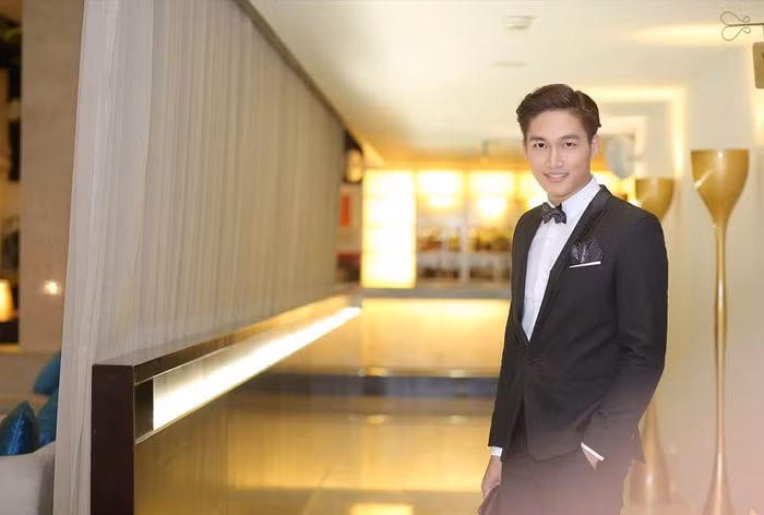 Nam diễn viên phim “Nàng dâu order” thường xuyên diện vest bảnh bao và lịch lãm.