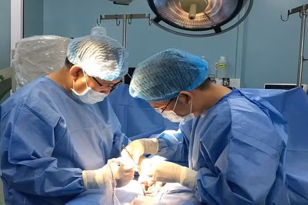 Ung thư tinh hoàn tăng đột biến ở người trẻ: Chữa khỏi nếu phát hiện sớm Ung thu tinh hoan tang dot bien o nguoi tre: Chua khoi neu phat hien som