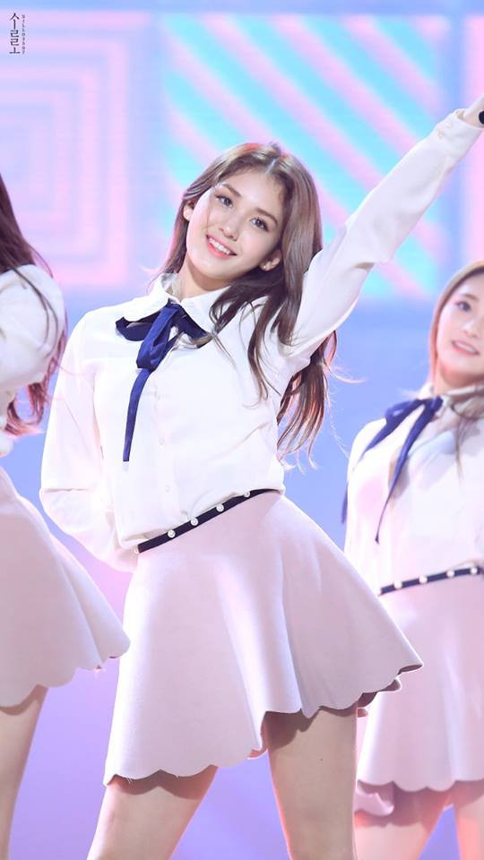 Somi gây ấn tượng với khán giả bởi gu thời trang trẻ trung, năng động phù hợp với lứa tuổi.