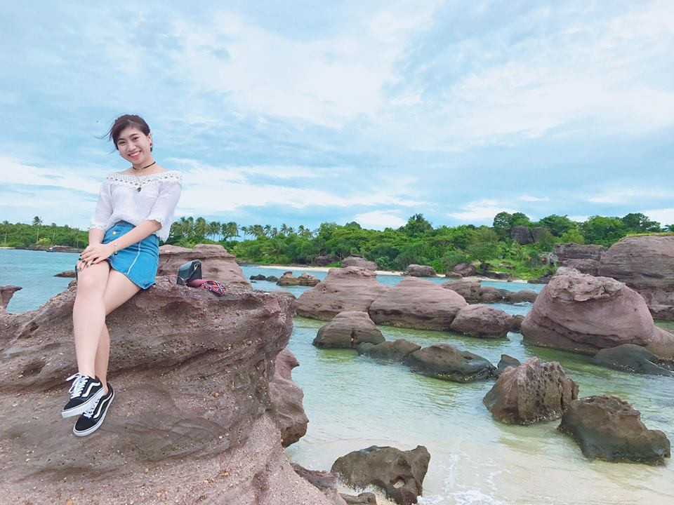 Cách phối đồ của Nguyễn Nụ rất trẻ trung và sành điệu.