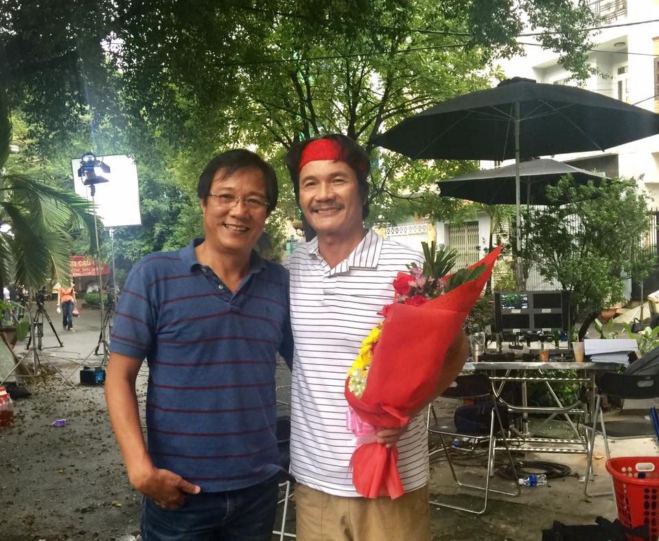 Bố chồng “Nàng dâu order” có cả bộ sưu tập áo phông với đủ các màu sắc.