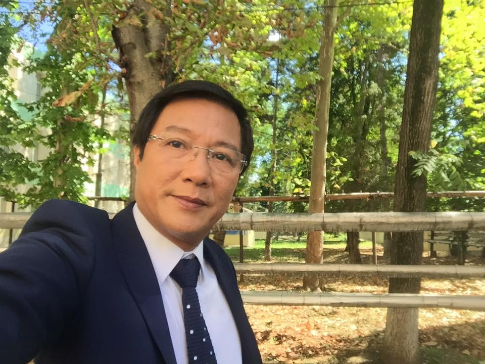 Ngoài những lúc ăn mặc bình thường, Trọng Trinh mặc vest cũng hết sức bảnh bao. Ảnh: FBNV.