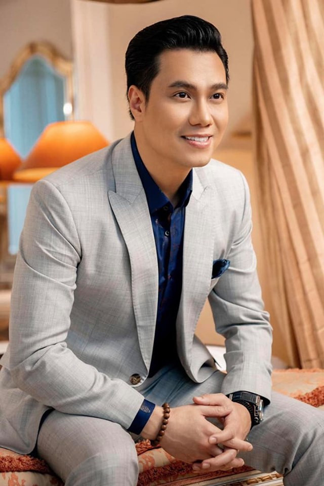 Tuy nhiên gần đây sau gần 3 tháng “dao kéo”, nhan sắc của nam diễn viên trông trẻ trung, nhẹ nhàng và thư sinh hơn trước nhiều.