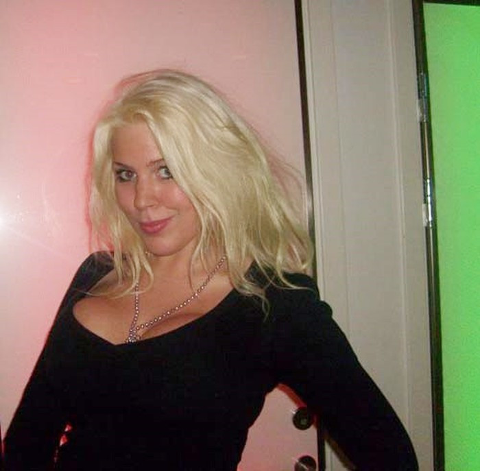 Theo kịch bản, Lina phải tham gia vào cuộc đấu vật đầm lầy giữa một khu rừng nhiệt đới ở Malaysia. Có lẽ, do lực va chạm quá mạnh nên túi ngực silicon của Lina đã phát nổ. Sau sự cố, Lina nhanh chóng được đưa tới cấp cứu ở bệnh viện.